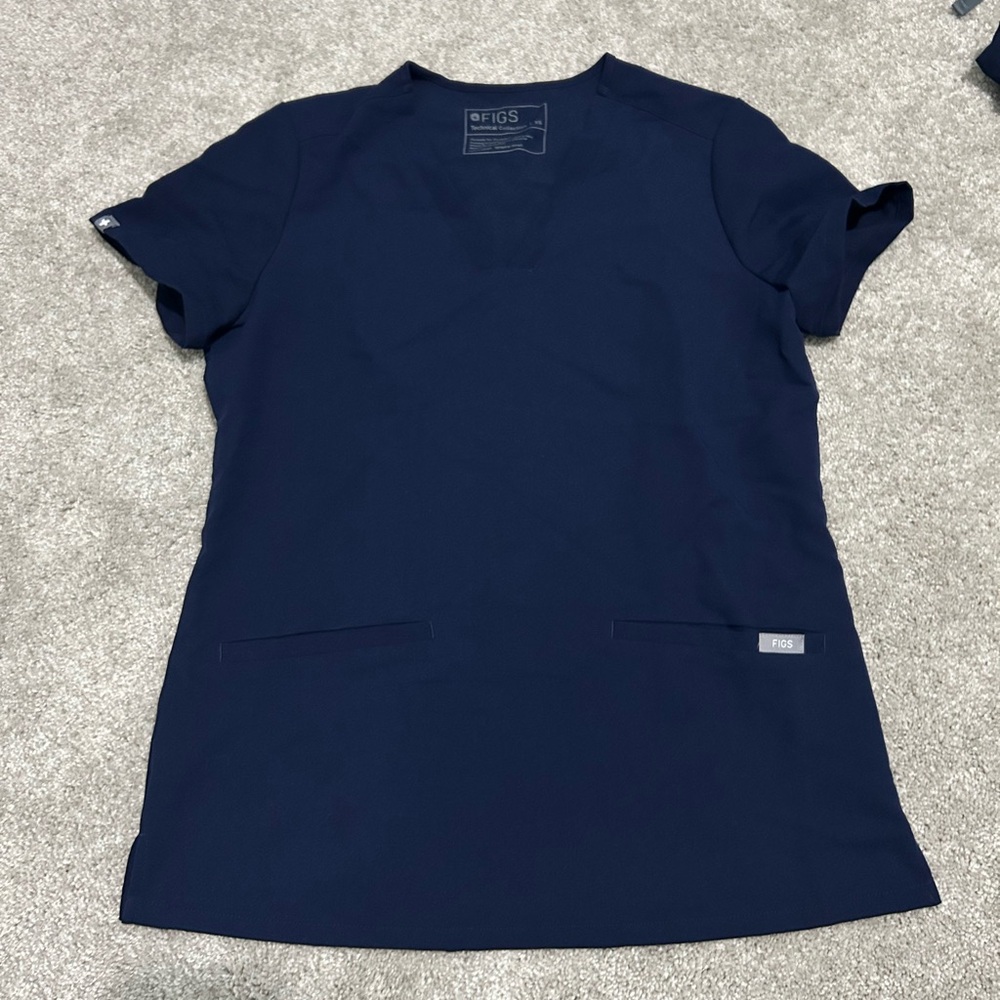 Figs Casma Three-Pocket Scrub Top